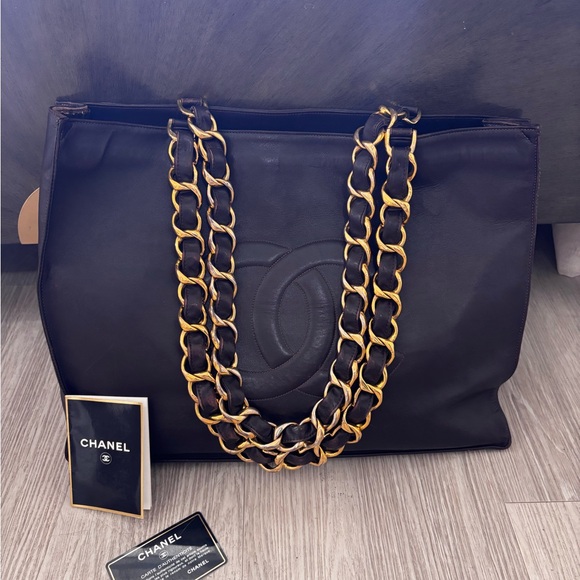 Authentic CHANEL brown CC large lambskin executive tote gold hardware - Picture 3 of 16